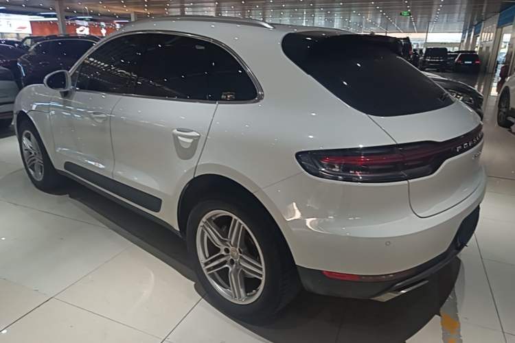 Used Porsche Macan 2018 Macan 2.0T Rear Left 45 Deg
