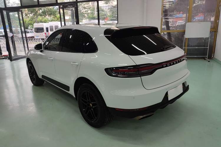 Used Porsche Macan 2018 Macan 2.0T Rear Left 45 Deg