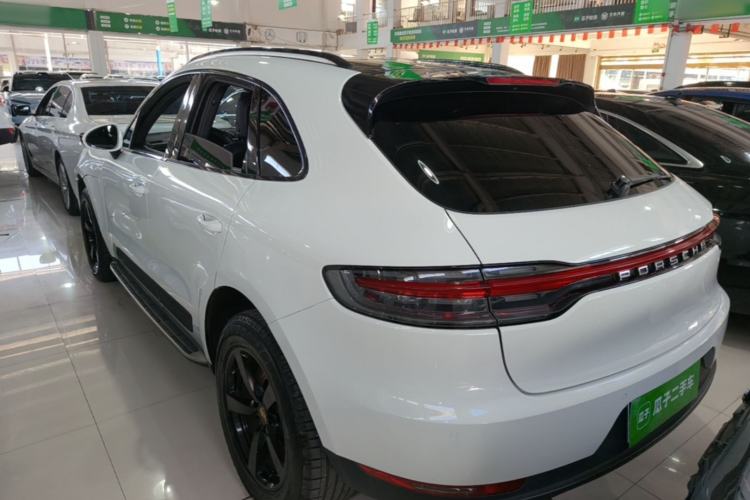 Used Porsche Macan 2018 Macan 2.0T Rear Left 45 Deg