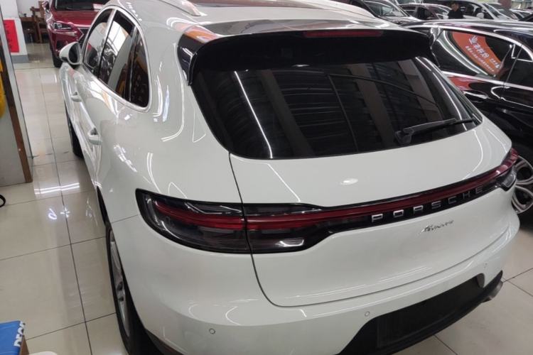 Used Porsche Macan 2018 Macan 2.0T Rear Left 45 Deg