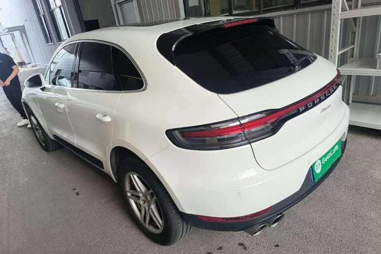 Used Porsche Macan 2018 Macan 2.0T Rear Left 45 Deg