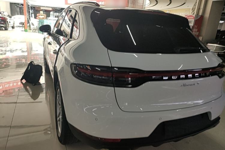 Used Porsche Macan 2018 Macan 2.0T Rear Left 45 Deg