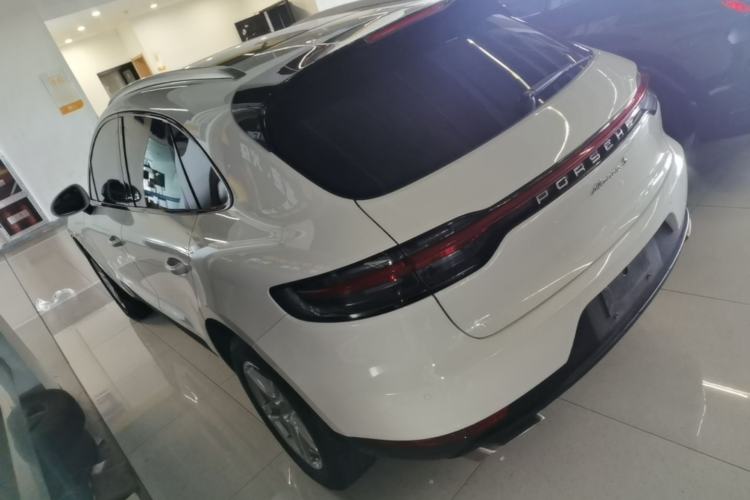 Used Porsche Macan 2018 Macan 2.0T Rear Left 45 Deg