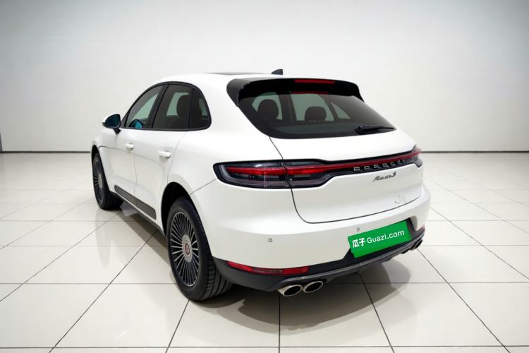 Used Porsche Macan 2018 Macan 2.0T Rear Left 45 Deg