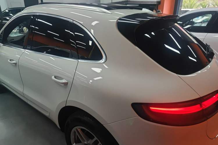 Used Porsche Macan 2018 Macan 2.0T Rear Left 45 Deg