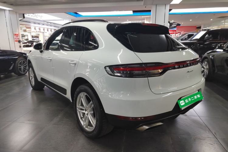 Used Porsche Macan 2018 Macan 2.0T Rear Left 45 Deg