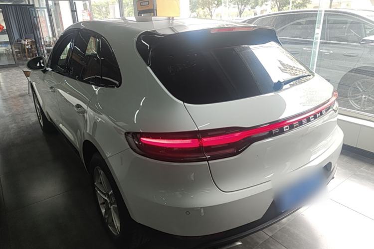 Used Porsche Macan 2018 Macan 2.0T Rear Left 45 Deg