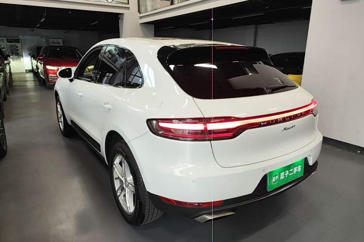 Used Porsche Macan 2018 Macan 2.0T Rear Left 45 Deg