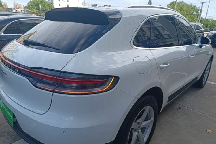 Used Porsche Macan 2018 Macan 2.0T Rear Right 45 Deg