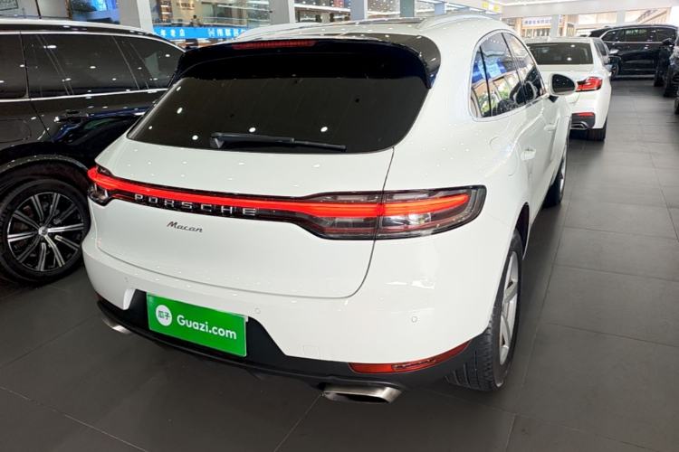 Used Porsche Macan 2018 Macan 2.0T Rear Right 45 Deg