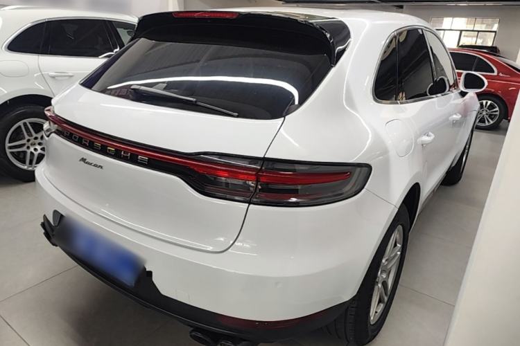 Used Porsche Macan 2018 Macan 2.0T Rear Right 45 Deg