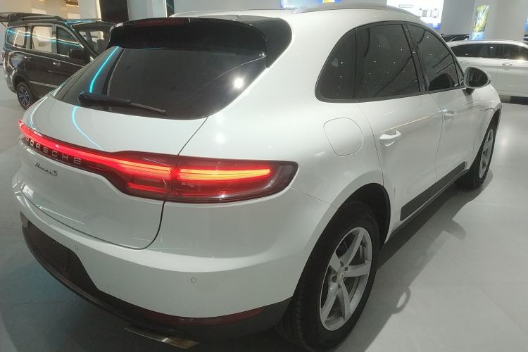 Used Porsche Macan 2018 Macan 2.0T Rear Right 45 Deg