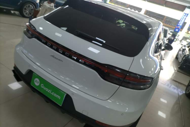 Used Porsche Macan 2018 Macan 2.0T Rear Right 45 Deg