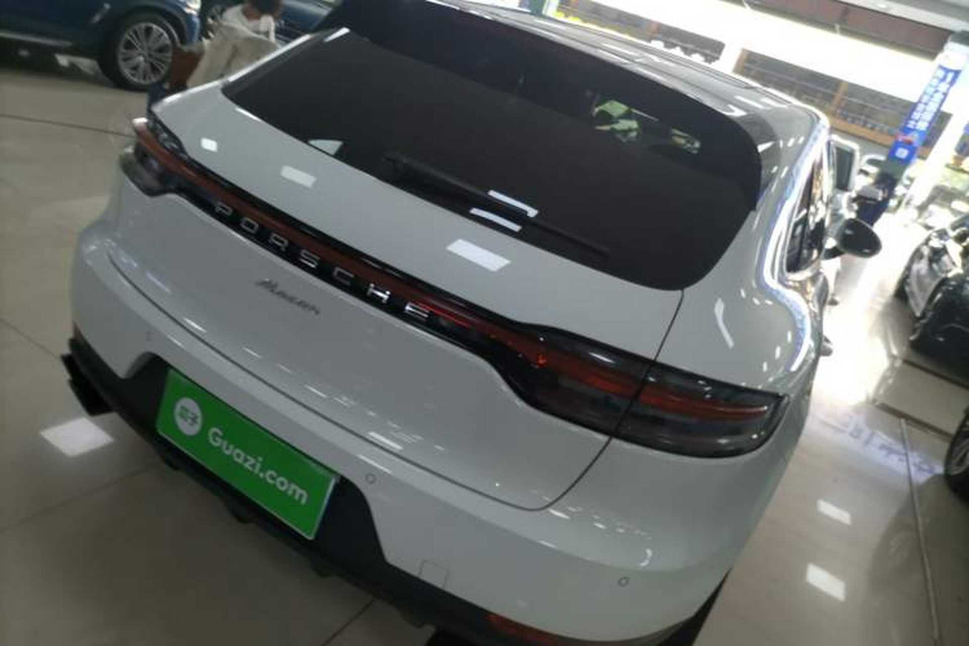 Used Porsche Macan 2018 Macan 2.0T Rear Right 45 Deg