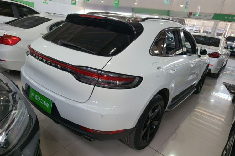 Used Porsche Macan 2018 Macan 2.0T Rear Right 45 Deg