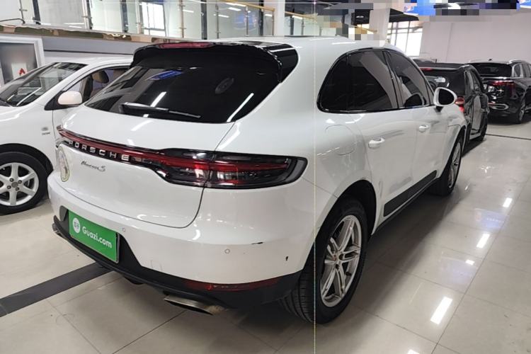 Used Porsche Macan 2018 Macan 2.0T Rear Right 45 Deg
