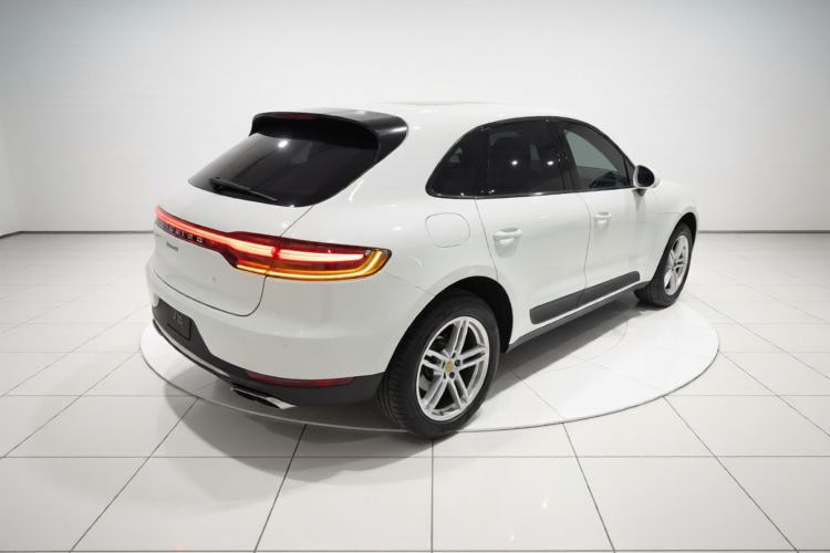 Used Porsche Macan 2018 Macan 2.0T Rear Right 45 Deg