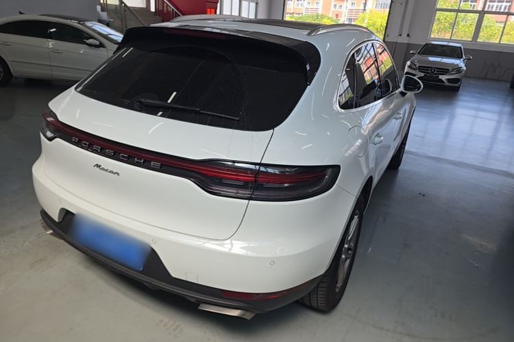 Used Porsche Macan 2018 Macan 2.0T Rear Right 45 Deg