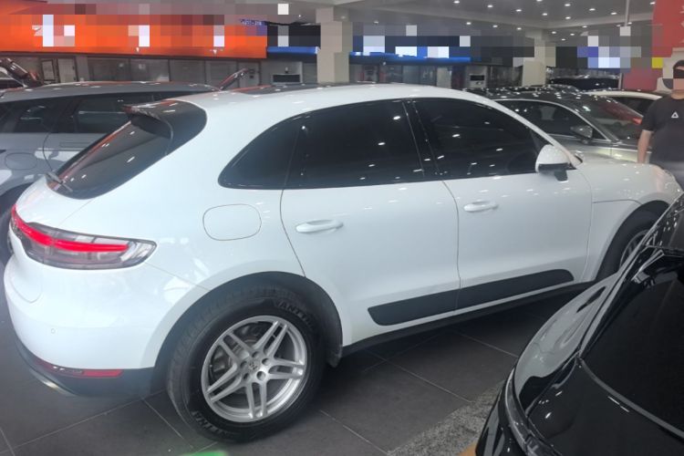 Used Porsche Macan 2018 Macan 2.0T Rear Right 45 Deg