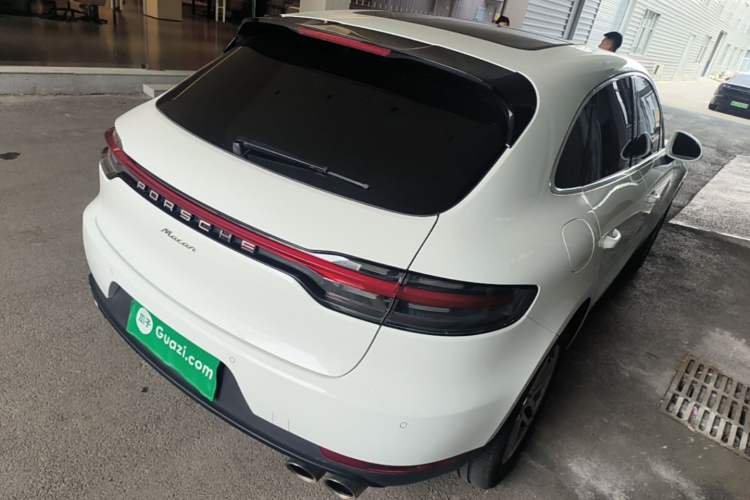 Used Porsche Macan 2018 Macan 2.0T Rear Right 45 Deg