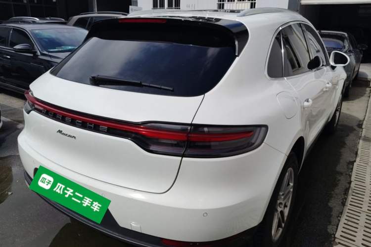 Used Porsche Macan 2018 Macan 2.0T Rear Right 45 Deg