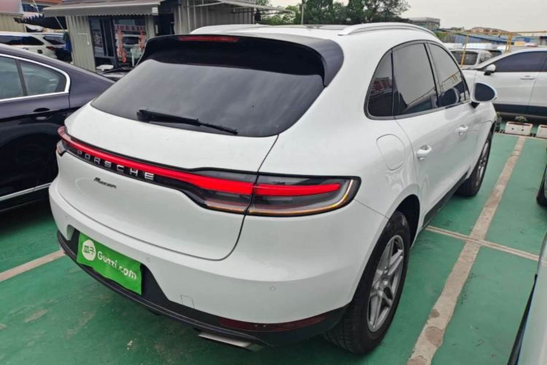 Used Porsche Macan 2018 Macan 2.0T Rear Right 45 Deg