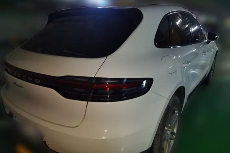 Used Porsche Macan 2018 Macan 2.0T Rear Right 45 Deg