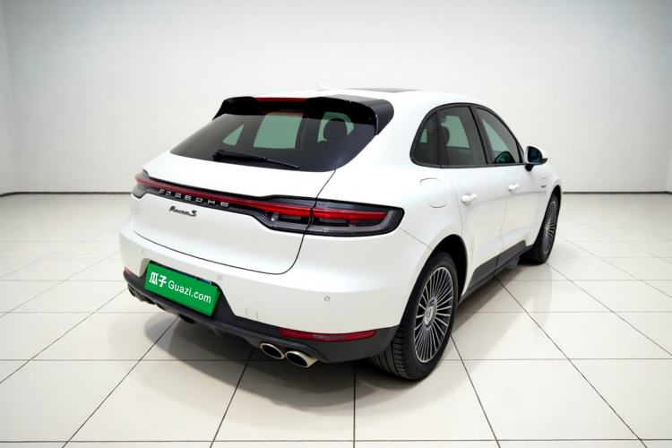 Used Porsche Macan 2018 Macan 2.0T Rear Right 45 Deg
