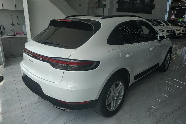 Used Porsche Macan 2018 Macan 2.0T Rear Right 45 Deg