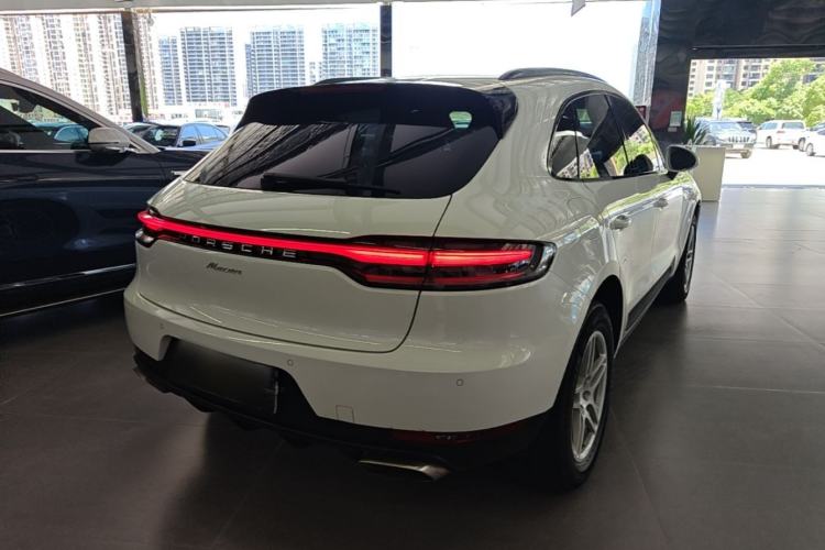 Used Porsche Macan 2018 Macan 2.0T Rear Right 45 Deg