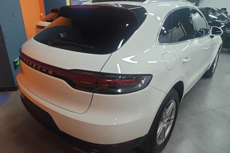 Used Porsche Macan 2018 Macan 2.0T Rear Right 45 Deg