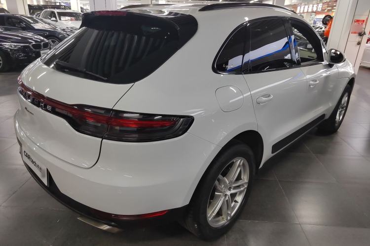 Used Porsche Macan 2018 Macan 2.0T Rear Right 45 Deg