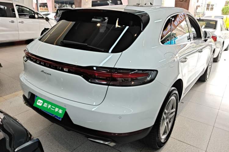 Used Porsche Macan 2018 Macan 2.0T Rear Right 45 Deg