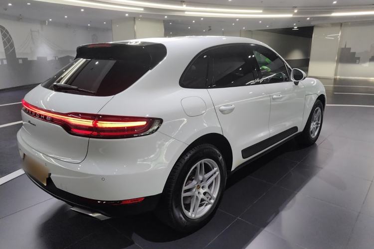 Used Porsche Macan 2018 Macan 2.0T Rear Right 45 Deg