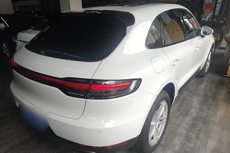 Used Porsche Macan 2018 Macan 2.0T Rear Right 45 Deg