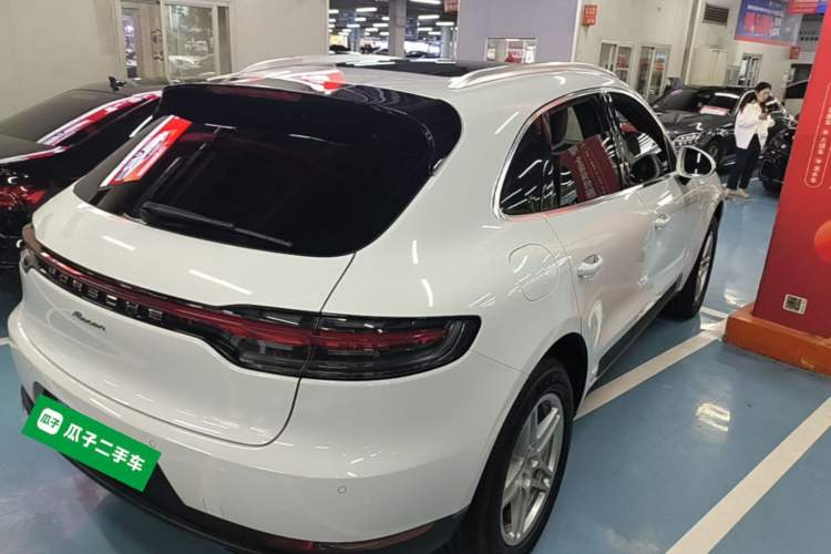 Used Porsche Macan 2018 Macan 2.0T Rear Right 45 Deg