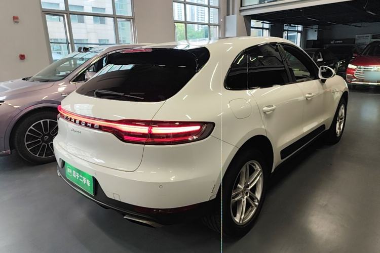 Used Porsche Macan 2018 Macan 2.0T Rear Right 45 Deg
