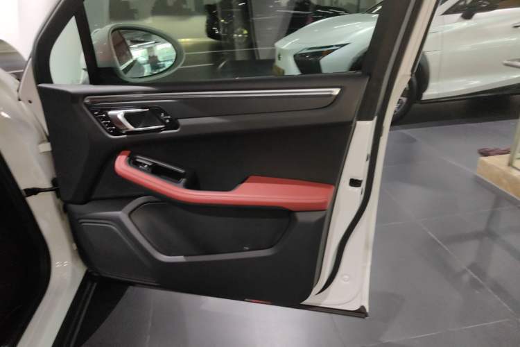 Used Porsche Macan 2018 Macan 2.0T Right Front Door Interior