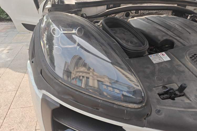 Used Porsche Macan 2018 Macan 2.0T Right Front Headlight