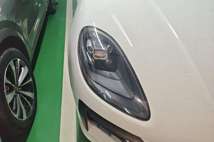 Used Porsche Macan 2018 Macan 2.0T Right Front Headlight