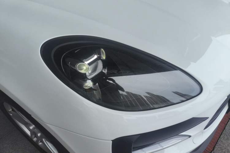 Used Porsche Macan 2018 Macan 2.0T Right Front Headlight