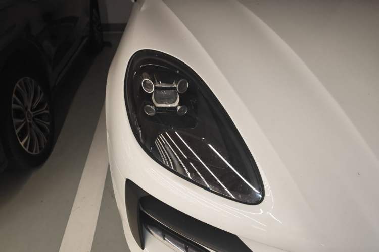 Used Porsche Macan 2018 Macan 2.0T Right Front Headlight