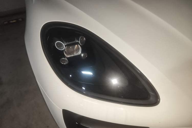 Used Porsche Macan 2018 Macan 2.0T Right Front Headlight