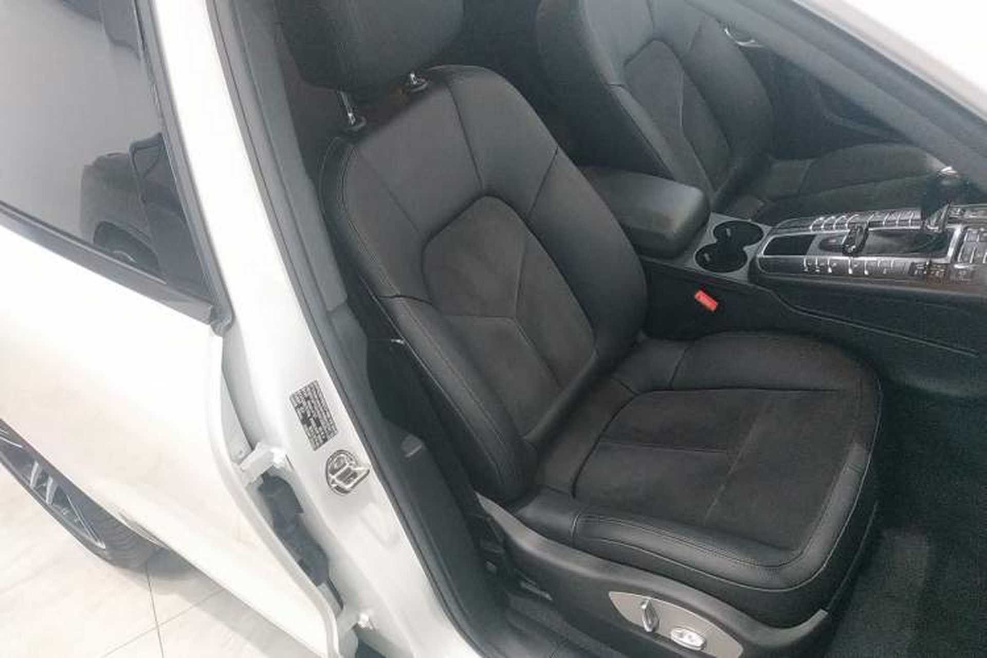 Used Porsche Macan 2018 Macan 2.0T Right Front Seat