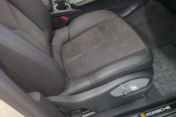 Used Porsche Macan 2018 Macan 2.0T Right Front Seat