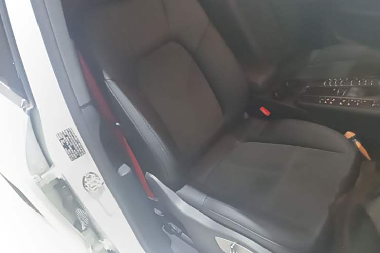Used Porsche Macan 2018 Macan 2.0T Right Front Seat