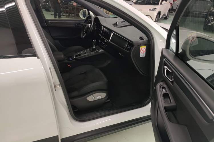 Used Porsche Macan 2018 Macan 2.0T Right Front Seat