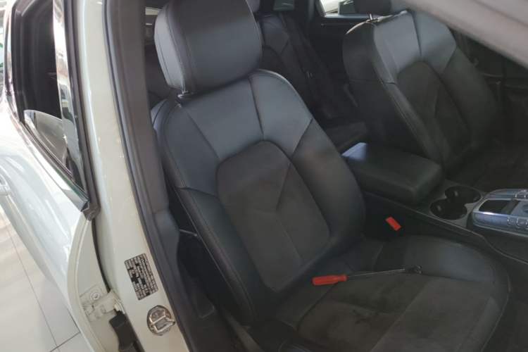 Used Porsche Macan 2018 Macan 2.0T Right Front Seat