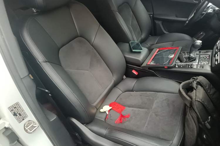 Used Porsche Macan 2018 Macan 2.0T Right Front Seat