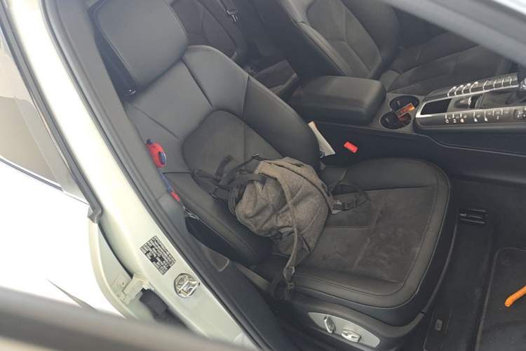 Used Porsche Macan 2018 Macan 2.0T Right Front Seat